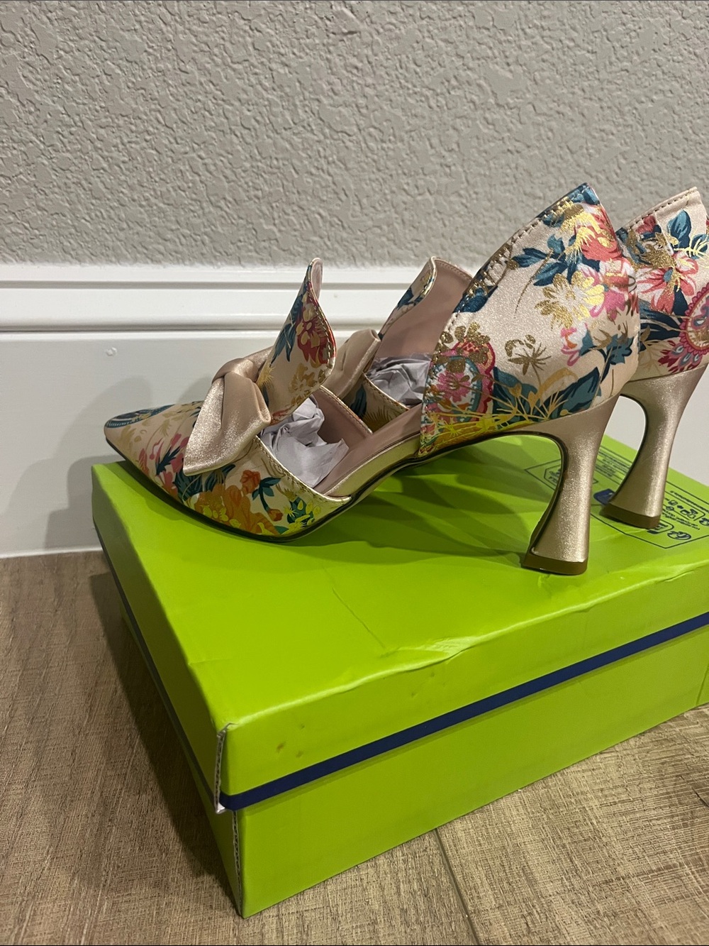Floral Pointed Toe Bow Flats - Cream Multicolor - Picture 2 of 4